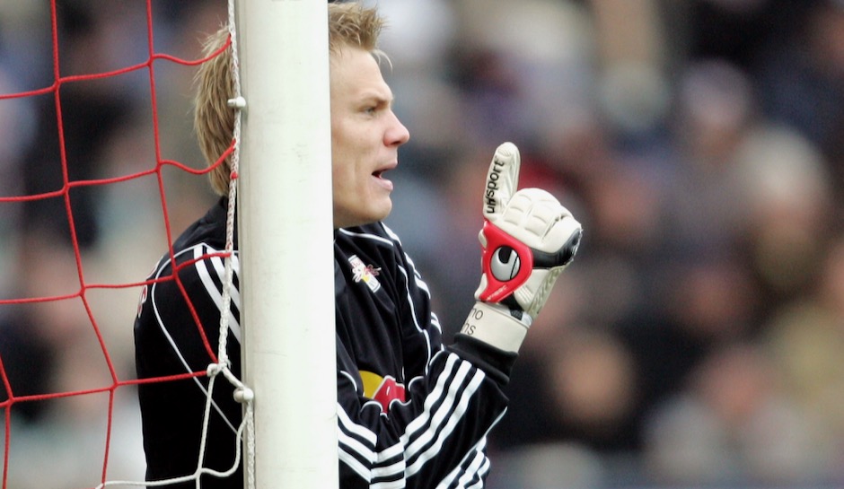 RED BULL SALZBURG - IM TOR - Timo Ochs: Musste gleich sieben Mal hinter sich greifen. Hütete danach noch eine Saison lang das Tor der Bullen, ehe er wieder zurück nach Deutschland ging. Beendete 2014 bei Saarbrücken seine Karriere.