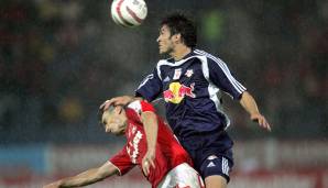 Innenverteidiger - Alex von Schwedler: Zwar absolvierte der Chilene 25 Länderspiele, in Salzburg konnte er seine Qualität aber selten beweisen. Kam im Sommer 2005 aus Bari und wechselte nach einer Saison weiter nach Portugal.