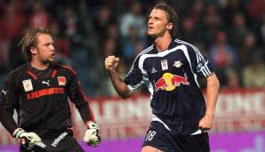 Rechtes Mittelfeld - Markus Schopp: Im Sommer 2005 wurde die Sturm-Legende von Brescia heim nach Österreich geholt. Absolvierte für die Salzburg 33 Partien und wechselte schon im Sommer darauf nach New York, wo er seine Karriere ausklingen ließ.