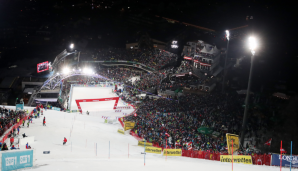 Das berühmte "Nightrace" von Schladming ist jedes Jahr Anlaufpunkt für tausende Zuschauerinnen und Zuschauer.
