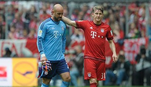 Bayern-Keeper Pepe Reina (l.) flog wegen einer Notbremse vom Platz