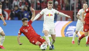 Timo Werner entkommt der Grätsche von Joshua Kimmich.