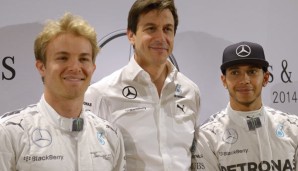 Lewis Hamilton (r.) wurde mit Mercedes im letzten Jahr Weltmeister