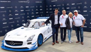 Auch von Mika Häkkinen gibt's den Daumen nach oben für Mercedes und Laureus