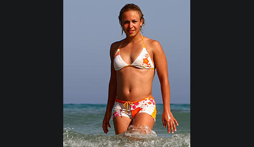 Magdalena Neuner am Strand in Fuerteventura