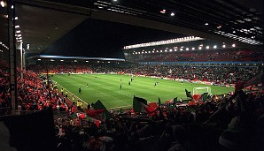 Das Stadion an der Anfield Road. Die Heimspielstätte der Reds bietet Platz für 45.632 Fans