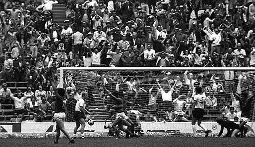 1970: Das Jahrhundertspiel. Halbfinale zwischen Italien und Deutschland. Der eingewechselte Rivera besorgt in der 111. Minute das spielentscheidende 4:3