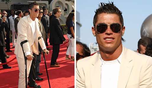 Schick, schick, der Herr Ronaldo alias 007. Allerdings: cremefarbene Krücken hätten wohl besser gepasst