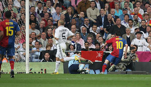 Nach Puyols Führung für Barca macht Messi noch vor der Pause das 3:1 für die Gäste
