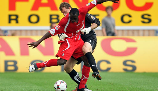 6. Spieltag: Lehmann verliert in der Schlussphase den Überblick, den Ball an Kölns Ishiaku und der VfB das Spiel zuhause mit 0:2