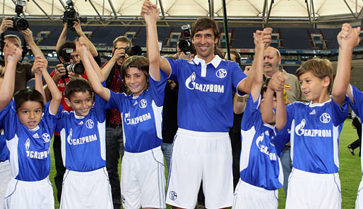 Um die Meisterschaft wolle er mitspielen, sagte Raul, und in der Champions League die Gruppenphase überstehen
