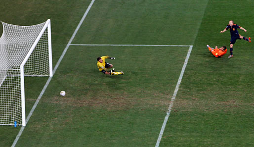 2010 ist für die DFB-Elf wieder im Halbfinale gegen den späteren Sieger Endstation. Spanien holt sich durch Iniestas Tor erstmals den WM-Titel