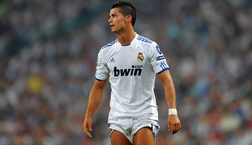 Auch modisch gab es das ein oder andere Novum zu bestaunen: Hier eine ausgefeilte Hosen-Tragvariante von Reals Cristiano Ronaldo. Wer's mag...