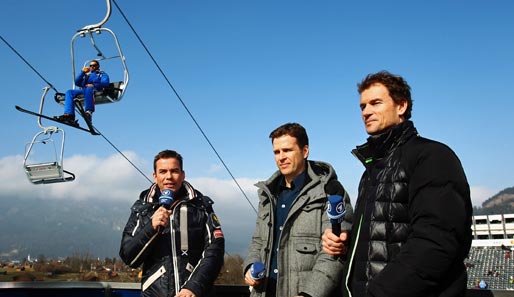 Ja wer steht dann da links unten, fragt sich der Herr auf dem Skilift. Es sind die Herren Lehmann (r.) und Bierhoff (M.)