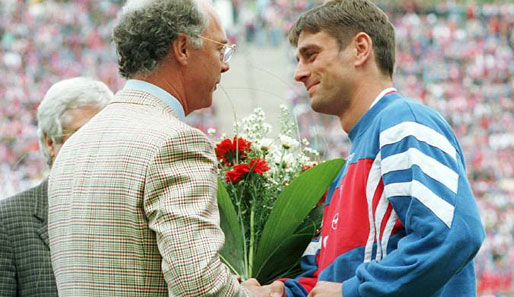 ..1997 wurde Oliver Kreuzer beim FC Bayern verabschiedet. Der Kaiser dankte mit Blumen