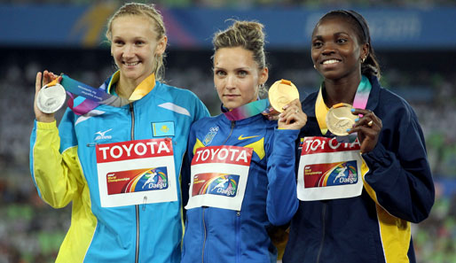 Beim Dreisprung der Frauen dagegen freute sich Olga Saladuga (M.) über die erste Goldmedaille der Ukraine