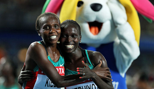 Wie nicht anders zu erwarten feierten die Kenianerinnen Vivian Cheruiyot (r.) und Sylvia Kibet über 5000 Meter den nächsten Doppelsieg