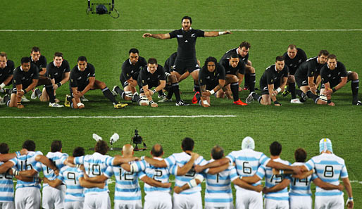 Viertelfinale, Neuseeland - Argentinien 33:10 - Das kann schon einschüchtern, wenn sich die All Blacks auf ein Spiel einschwören
