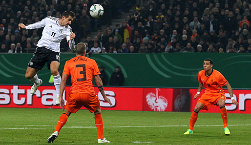 Beim 2:0 übersprang Klose nach einer Özil-Maßflanke die niederländische Verteidigung und köpfte den Ball passgenau neben den Pfosten ins Netz