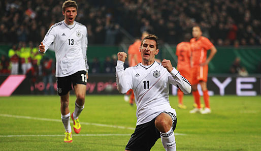 Miroslav Klose und Thomas Müller drückten der ersten Halbzeit ihren Stempel auf. Die Niederländer wirkten in der Defensive überfordert