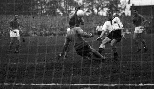 Es ist das ewig brisante Duell zweier Nachbarn: Deutschland gegen die Niederlande. Den höchsten Sieg gab es im 1959. 7:0 hieß es am Ende für die Mannen um Uwe Seeler