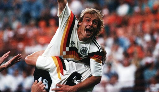 Danach wurde wieder Fußball gespielt. Andreas Brehme und Jürgen Klinsmann besorgten den 2:1-Sieg und den Einzug ins Viertelfinale