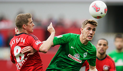 Nils Petersen (r.) hatte einen schweren Stand als einziger Offensivspieler in der Bremer Anfangself. Doch im ersten Durchgang war Werder die aktivere Mannschaft