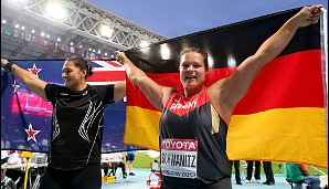 Schnell sind diese Frauen nicht, dafür ziemlich stark: Christine Schwanitz darf sich an der Seite von Weltmeisterin Adams über Silber freuen