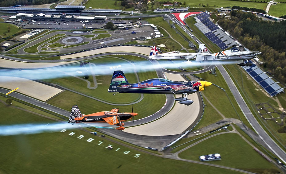 Das Red Bull Air Race nahm Kurs auf den Red Bull Ring in Spielberg. Ivanoff, Besenyei, Bonhomme und Arch steuern ihre Flieger durch die Luft