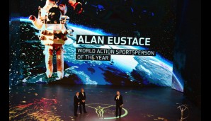 Chapeau! Auch Alan Eustace wurde ausgezeichnet - für seinen Stratosphärensprung aus 41.419 Metern Höhe - im Alter von 57 Jahren!