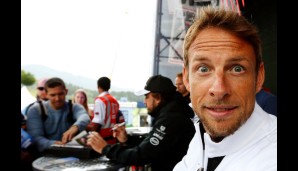 Doof gucken können allerdings auch die aktuellen Piloten, Jenson Button übte sich im Photobomben, war aber zu weit vorn