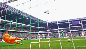 Im seinem 407. Spiel im deutschen Oberhaus am 16. April 2016 (gegen Wolfsburg) gelingt ihm sein 102. Buli-Tor für Werder Bremen, womit er Marco Bode als Rekordschützen ablöst