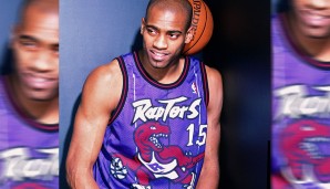 Lässig der Vince! Die Raptors planten in einem sehr comichaften Outfit die Übernahme der NBA. Air Canada schien es zu gefallen...