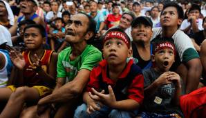 Die Fans fieberten beim Public Viewing in seiner Heimat mit. Wie viele Daumen an diesem Abend gedrückt wurden? Eine ganze Menge - auf den Philippinen war der karitative Pacquiao längst ein Volksheld.