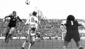 22. März 1980 - Der HSV feiert seinen bis heute höchsten Sieg im Nordderby. Horst "Hotte" Hrubesch - hier bei seinem Treffer zum 1:1-Endstand in der Hinrunde - schnürt einen Dreierpack