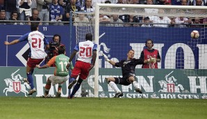 Ailtons Fehlschuss gegen die Ex-Kollegen wird nur zwei Minuten später bestraft: Miroslav Klose trifft zum 2:1-Endstand und Werder zieht im Kampf um die CL-Quali noch am HSV vorbei