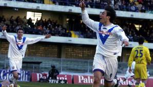 Nur ein Jahr später (2001) zog es Toni nach Brescia - Kostenpunkt: 15,5 Millionen Euro. Nach einem ersten erfolgreichen Jahr (14 Pflichtspieltore) folgte ein schwaches zweites (2) ...
