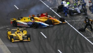 Hier kollidieren die beiden Andretti-Piloten Ryan Hunter-Reay und Townsend Bell miteinander