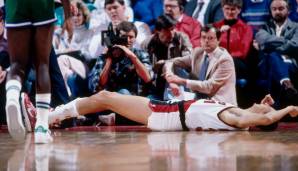 PLATZ 1: Sam Bowie - Portland Trail Blazers (2. Pick 1984). Der Center kam mit vielen Vorschusslorbeeren, kam insgesamt aber nur auf 139 Spiele für die Franchise. Dass Michael Jordan direkt nach ihm gedraftet wurde, schmerzt den Blazers für immer.