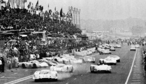 1969 ist das letzte Jahr mit dem klassischen Le-Mans-Start. Jacky Ickx demonstriert mit langsamem Gehen dagegen. Sicherheitsgurte wurden eingeführt, 1970 wird stehend gestartet, 1971 wie in Indianapolis fliegend nach einer Einführungsrunde