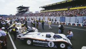 Die Autos werden immer ausgefeilter und schneller. Hier der Rothman's Porsche 962 aus dem Jahr 1985. Ein Jahr später starb Jo Gardner in diesem Auto auf der Hunaudieres-Geraden, zwei Schikanen wurden gebaut