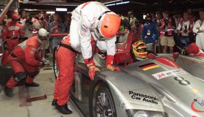 In der Box ist eins gefragt: Schnelligkeit. Audi feiert mit Tom Kristensen, Frank Biela und Emanuele Pirro im Jahr 2000 seinen Debüt-Sieg. Es ist der erste Sieg eines Diesel-Motors in Le Mans