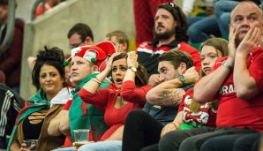 Die walisischen Fans konnten den Doppelschlag der Portugiesen nicht fassen