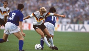 EM 1988, Gruppenphase (1:1): Gleich im ersten Spiel der EM 1988 trafen beide Teams aufeinander. Die BRD setzte unter anderem auf Klinsmann, Thon, Völler und Brehme