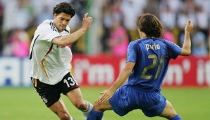 WM 2006, Halbfinale (0:2 n.V.): Gastgeber Deutschland, angeführt von Michael Ballack, traf im Halbfinale auf Italien und Andrea Pirlo. Es sollte ein denkwürdiger Abend werden...