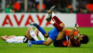 Das 2:0 durch del Piero in der 120. war der Todesstoß. Das DFB-Team war am Boden, Italien setzte sich im Endspiel die Fußball-Krone auf