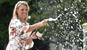 12. September 2016: Die Sektkorken knallen mal wieder im Hause Kerber! Erstmals in ihrer Karriere führt Angie die WTA-Weltrangliste an! Als erst zweite Deutsche reiht sie sich ein in eine illustre Runde