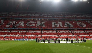 Ein Klassiker bei den Bayern: Vor dem Champions-League-Halbfinale 2010 gegen Olympique Lyon zierte der Leitspruch Pack ma's die Arena