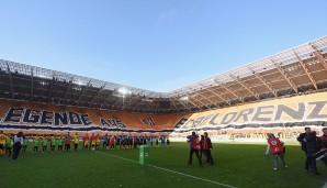 Die Dynamo-Fans besitzen seit fast einem Jahr den inoffiziellen Titel für die größte Choreografie: Gegen Magdeburg zückten die Anhänger im Oktober 2015 ein Banner mit der Überschrift "Elbflorenz", das alle Tribünen außer dem Gästeblock überdeckte