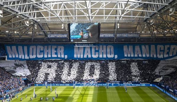 Am 32. Spieltag der Saison 2018/19 sorgten die Schalke-Fans mit einer tollen Choreo für den verstorbenen Rudi Assauer für Gänsehaut.